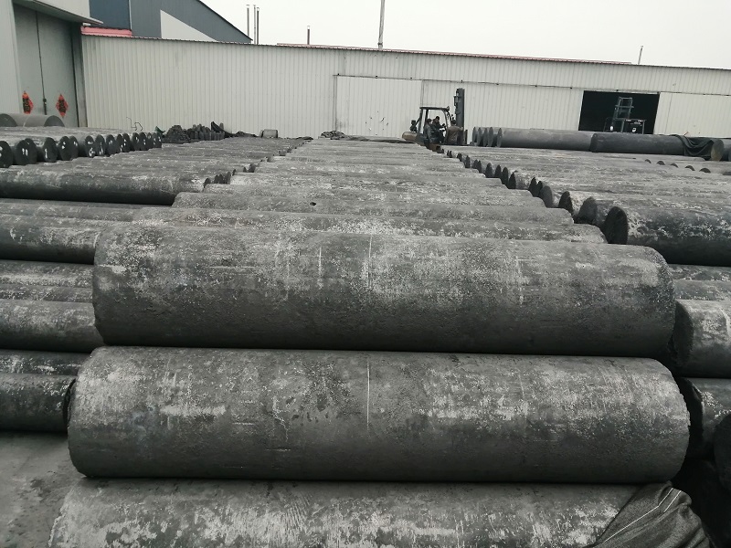 China Manufacturer High Carbon UHPGraphite Electrode UHP650mm